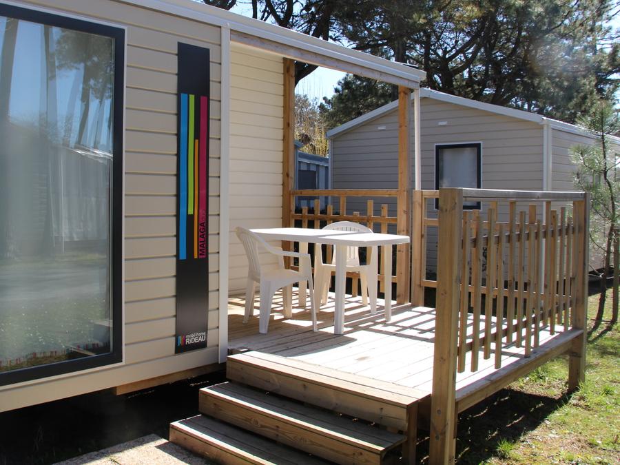 Mobilhome 4 personnes - MALAGA 27m² - 2 chambres avec terrasse bois semi couverte. 1