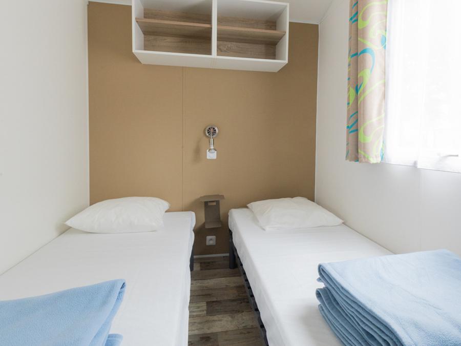 Mobilhome 5 personnes - IBIZA 27m² - 2 chambres avec terrasse bois 4