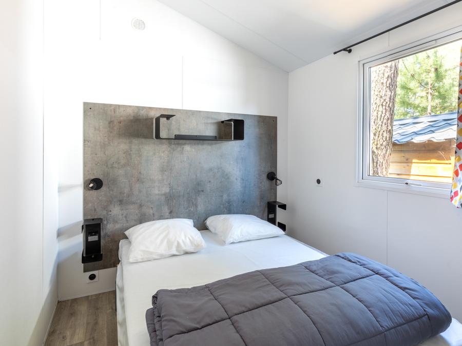 Mobilhome 4 personnes - MALAGA BOIS 27m² - 2 chambres - 4 pers, terrasse bois semi couverte 2