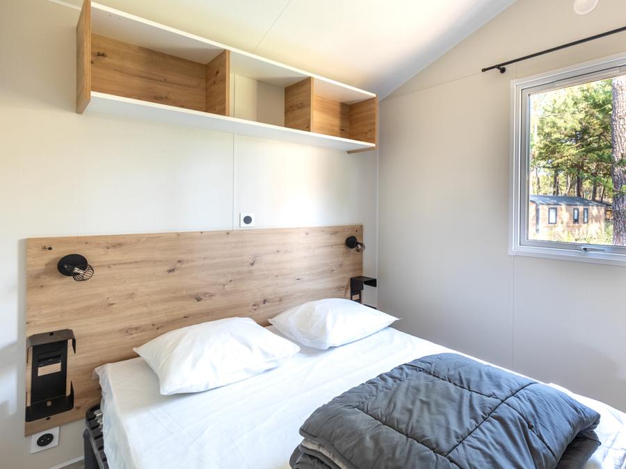 Mobilhome 4 personnes - BAHIA BOIS 29m² - 2 chambres avec une terrasse bois couverte et une terrasse solarium 4