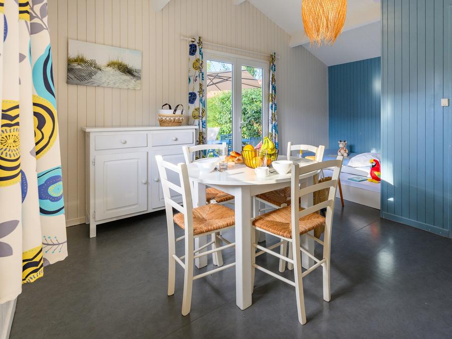 Chalet 4 personnes - D/ CHALET CONFORT 1 ch. 2/4 pers. - 25m2 - terrasse parasol 1