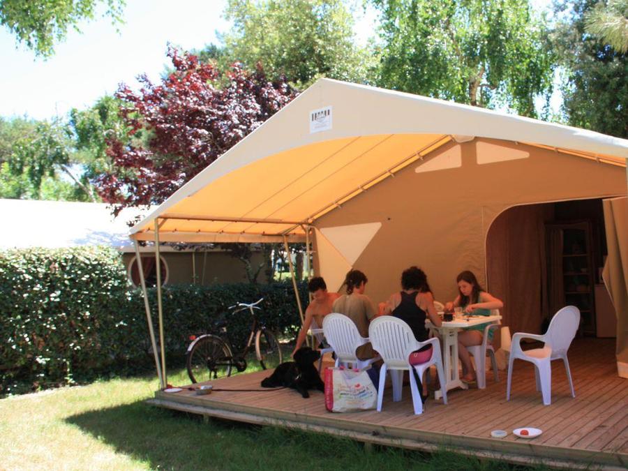 Tente en toile et en bois 5 personnes - Le Lodge Canada 2ch. 5 pers 0