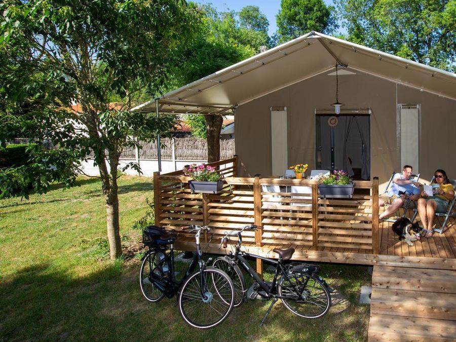 Tente en toile et en bois 5 personnes - Le Lodge Oulébo 2ch. 5 pers 0