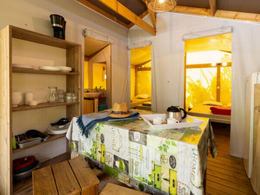 Tente en toile et en bois 4 personnes - QUARTIER PIETON 1