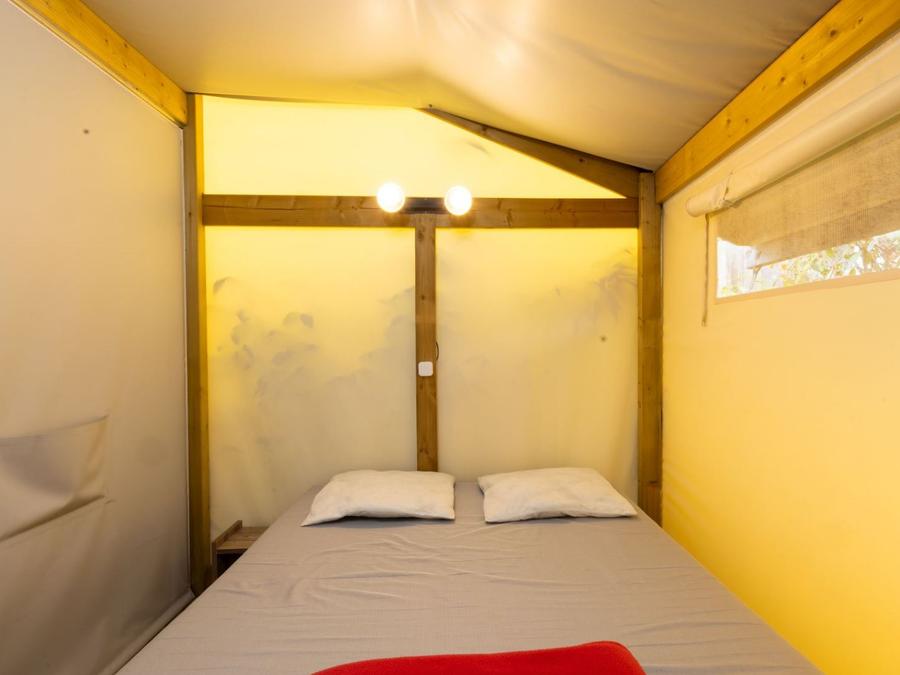 Tente en toile et en bois 4 personnes - QUARTIER PIETON 2