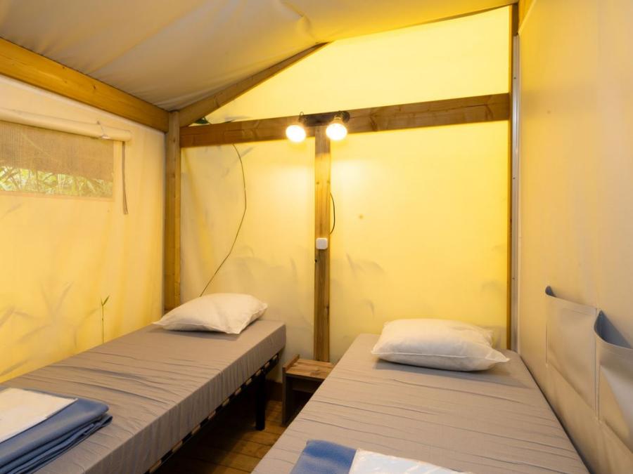 Tente en toile et en bois 4 personnes - QUARTIER PIETON 3