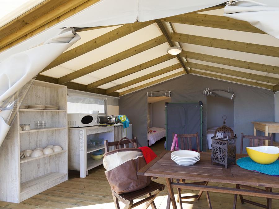 Bungalow toilé 4 personnes - ECOLODGE 23m² sans sanitaire, avec point d'eau froide evier cuisine 4 pers 1