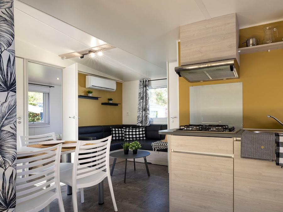 Mobilhome 4 personnes - Homeflower Premium 29m² (2chambres) + TV + LV + Terrasse couverte + Draps inclus + Quartier piéton 4 pers 1
