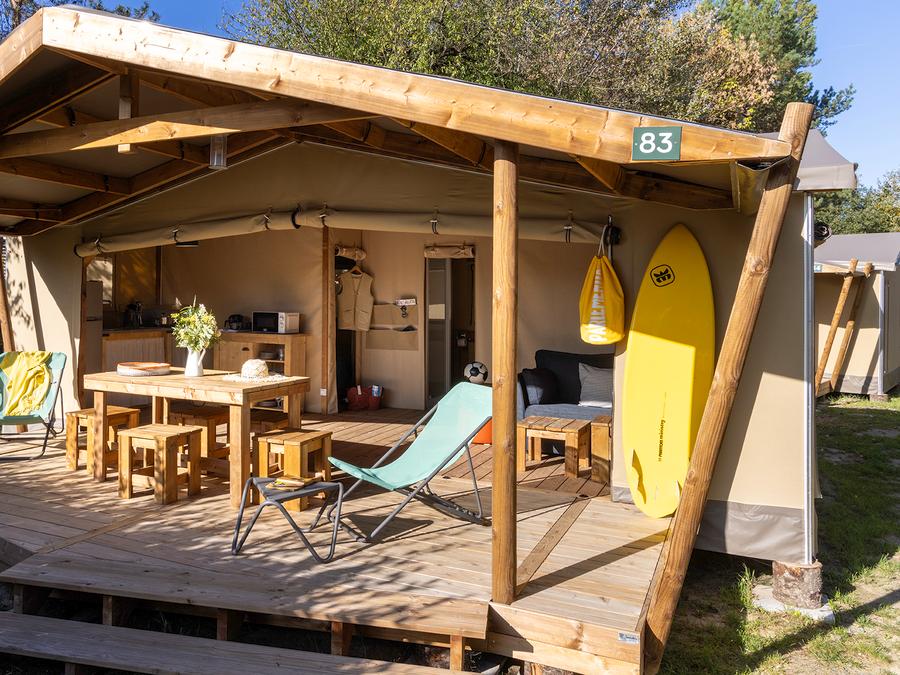 Tente en toile et en bois 4 personnes - Cabane Cotton Confort 32m² - 2chambres + Terrasse couverte + Quartier piéton 4 pers 0