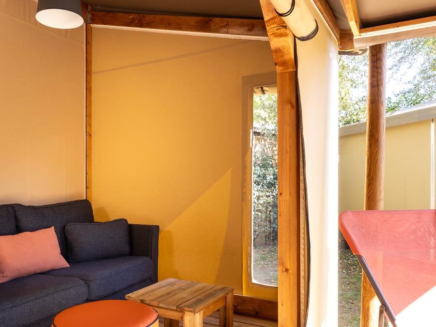 Tente en toile et en bois 4 personnes - Cabane Cotton Confort 32m² - 2chambres + Terrasse couverte + Quartier piéton 4 pers 11