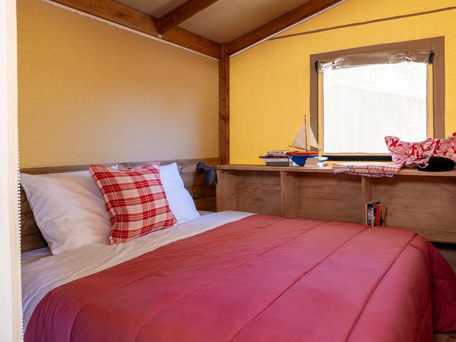 Tente en toile et en bois 4 personnes - Cabane Cotton Confort 32m² - 2chambres + Terrasse couverte + Quartier piéton 4 pers 10