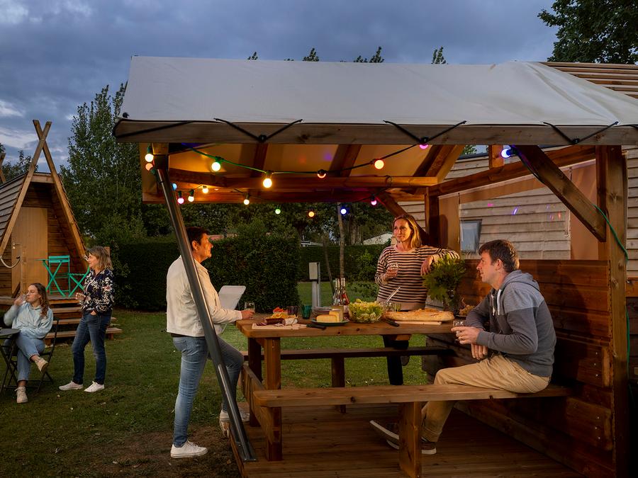 Hébergement 2 personnes - Forfait Insolite :Cabadienne 8m² - 1 chambre + Frigidaire + Terrasse 1/2 pers 8
