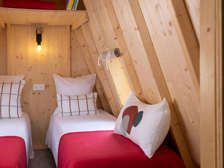 Hébergement 2 personnes - Forfait Insolite :Cabadienne 8m² - 1 chambre + Frigidaire + Terrasse 1/2 pers 2