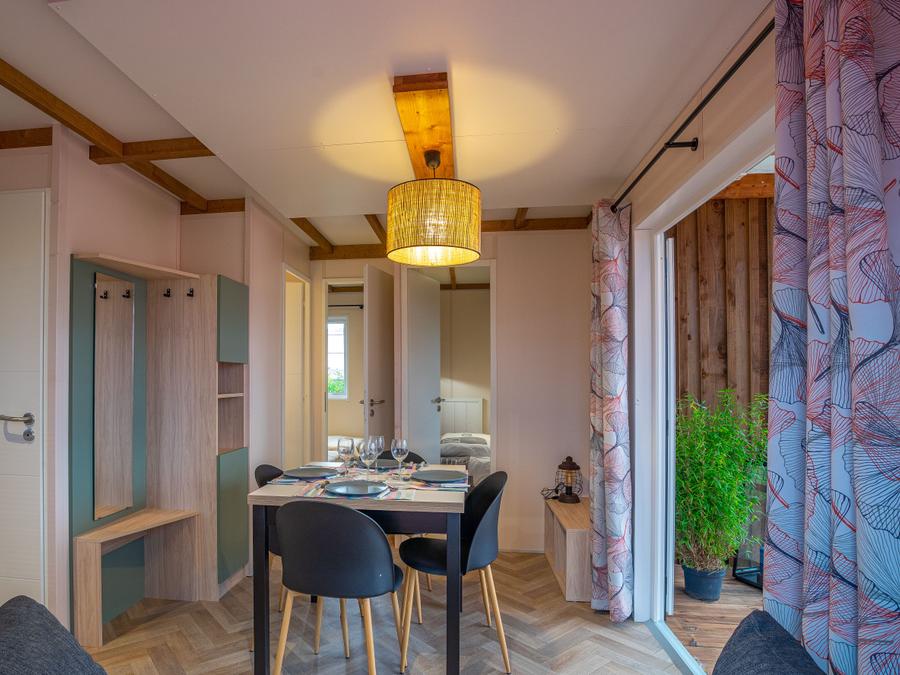 Chalet 4 personnes - Chalet Cannelle 26.5m² 2 chambres + TV + LV + Terr. couverte+ Draps + Quartier piéton + clim 4 pers 0