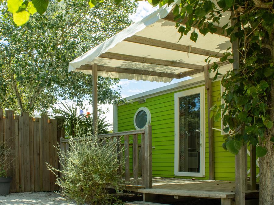 Mobilhome 4 personnes - Cottage LITCHI - 26m² - terrasse bois semi-couverte - 2 chambres 4 pers 7