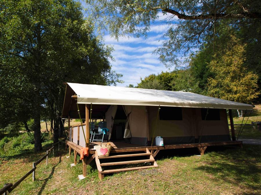 Tente en toile et en bois 5 personnes - Grande Lodge Nature et Luxe sans sanitaires 1