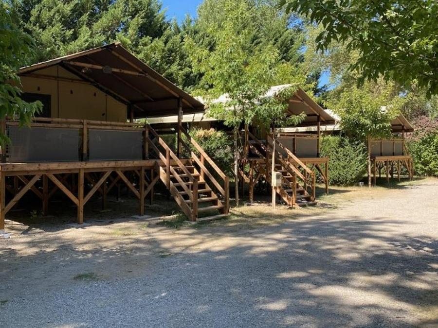 Tente en toile et en bois 5 personnes - Lodge sur pilotis Confort+ 46m² 0