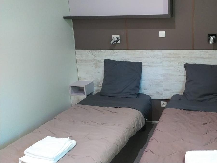 Mobilhome 5 personnes - Mobil-home Premium + 40m² (2ch - 5pers) + TV + LV + BBQ + Clim + 2 SDB 6