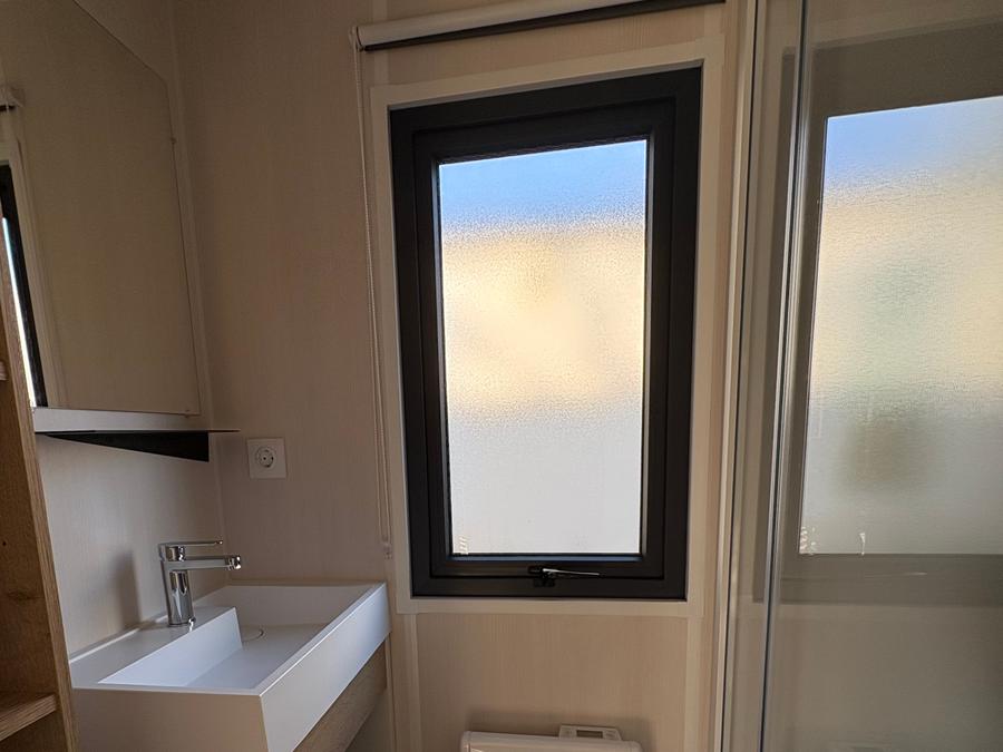 Mobilhome 4 personnes - Palmy Premium 24,5m2 (2ch - 4pers) + CLIM + TV + LV + Terrasse Couverte 9