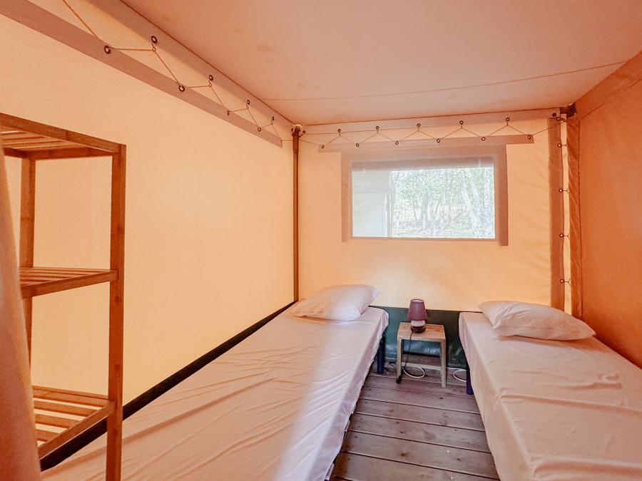 Tente 4 personnes - équipée sans sanitaires 2