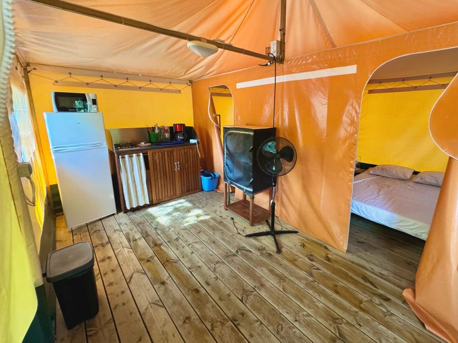 Tente 4 personnes - équipée sans sanitaires 1