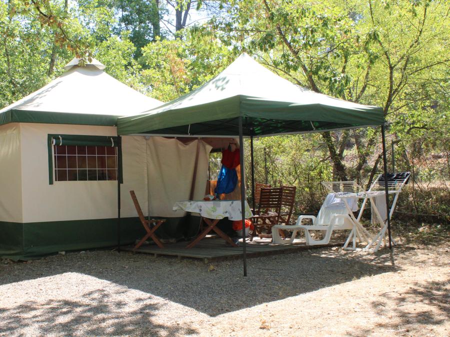 Tente 4 personnes - équipée sans sanitaires 0