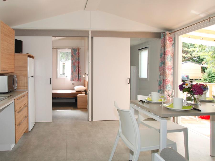 Mobilhome 4 personnes - Mobile Home Confort PMR 29m² - 2 chambres - Terrasse couverte - TV 1