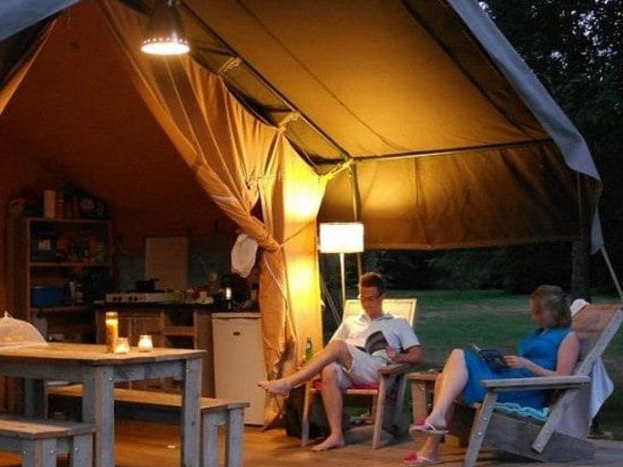Tente en toile et en bois 5 personnes - LODGE NATURE 35 m² 1