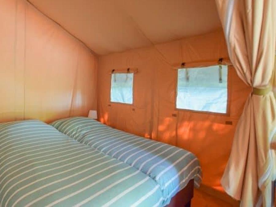 Tente en toile et en bois 5 personnes - LODGE NATURE 35 m² 4