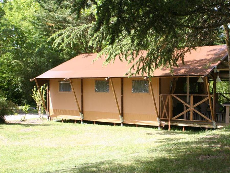 Tente en toile et en bois 5 personnes - LODGE VIP 55 m² 0