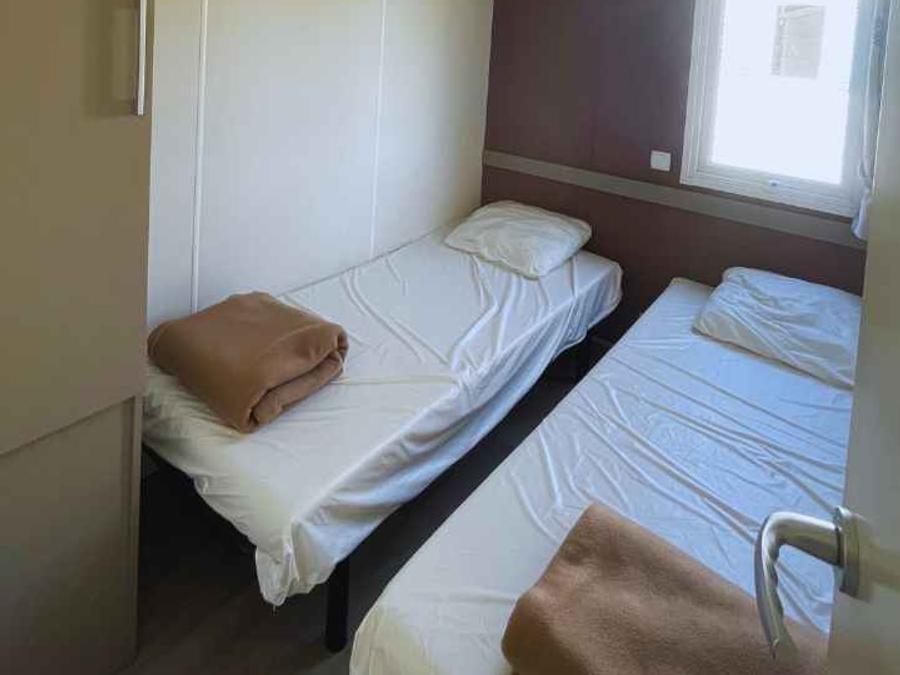 Mobilhome 6 personnes - 2 chambres / Clim - terrasse couverte 9