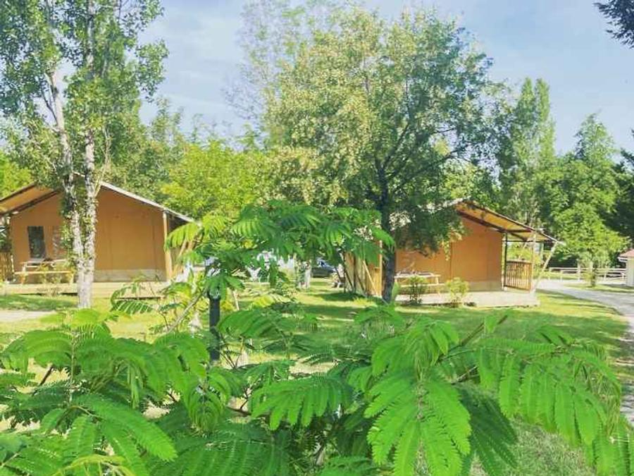 Tente en toile et en bois 4 personnes - Lodge Taïga / 2 chambres / avec sanitaires - terrasse sur pilotis 5