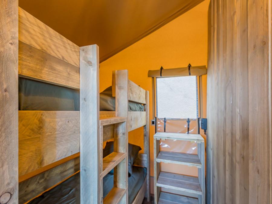 Tente en toile et en bois 4 personnes - Lodge Taïga / 2 chambres / avec sanitaires - terrasse sur pilotis 4