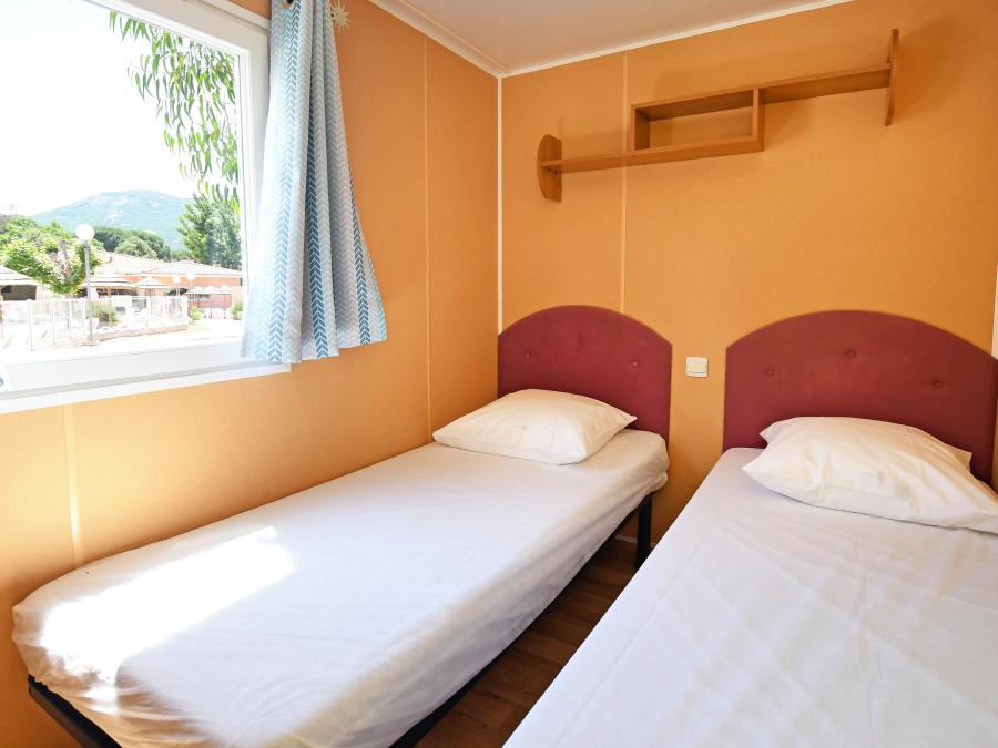 Mobilhome 4 personnes - Argentella 31 m², climatisé, 2 chambres 6