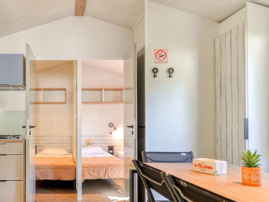 Mobilhome 6 personnes - 3 chambres - 6 personnes, terrasse semi-couverte, Clim TV 2
