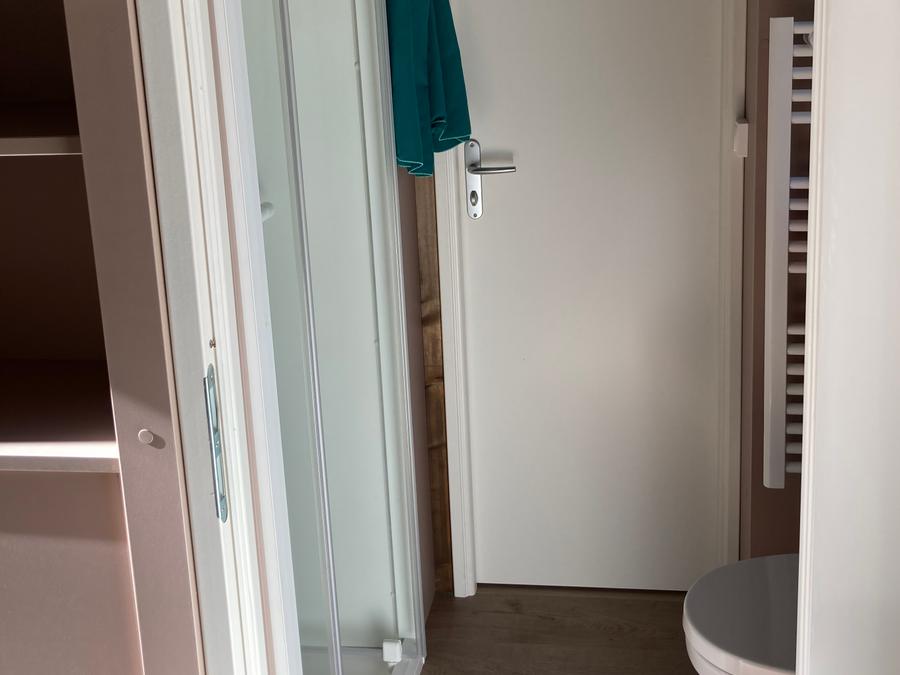 Chalet 1 personne - Standard 10m² - Douche et WC commun + Terrasse couverte 1