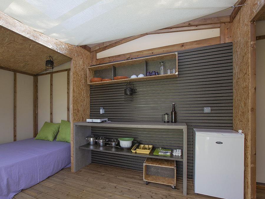 Tente en toile et en bois 4 personnes - Tente Maori - sans sanitaires - terrasse 1