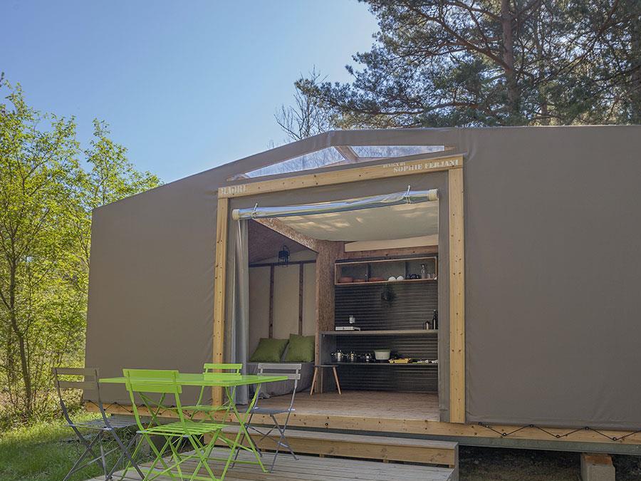 Tente en toile et en bois 4 personnes - Tente Maori - sans sanitaires - terrasse 0