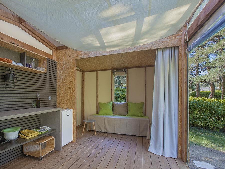 Tente en toile et en bois 4 personnes - Tente Maori - sans sanitaires - terrasse 2