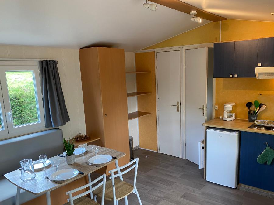Mobilhome 4 personnes - AULUS dimanche : 1 salle d'eau avec terrasse couverte 3
