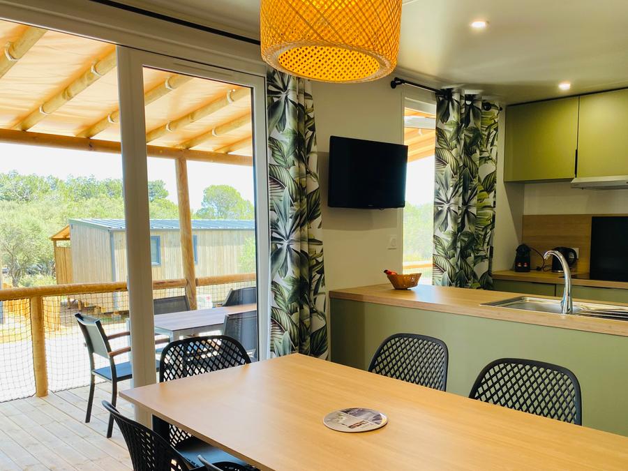 Mobilhome 6 personnes - XL premium 6pers 2 sdb, 3 chambres +terrasse couverte+ tv+lave vaisselle+climatisation 4