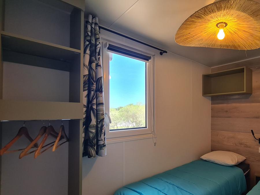 Mobilhome 6 personnes - XL premium 6pers 2 sdb, 3 chambres +terrasse couverte+ tv+lave vaisselle+climatisation 6