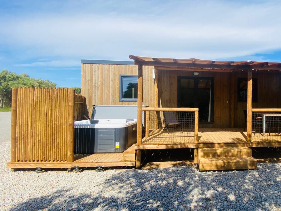 Mobilhome 4 personnes - XXL premium 35m² jacuzzi, 2 chambres+ 2 sdb +TV+lave vaisselle+climatisation 0