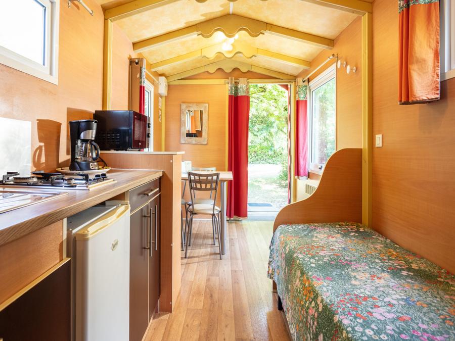 Insolite 4 personnes - ROULOTTE - sans sanitaires 18 m² 14