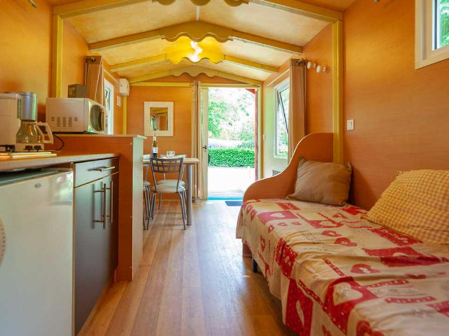 Insolite 4 personnes - ROULOTTE - sans sanitaires 18 m² 3