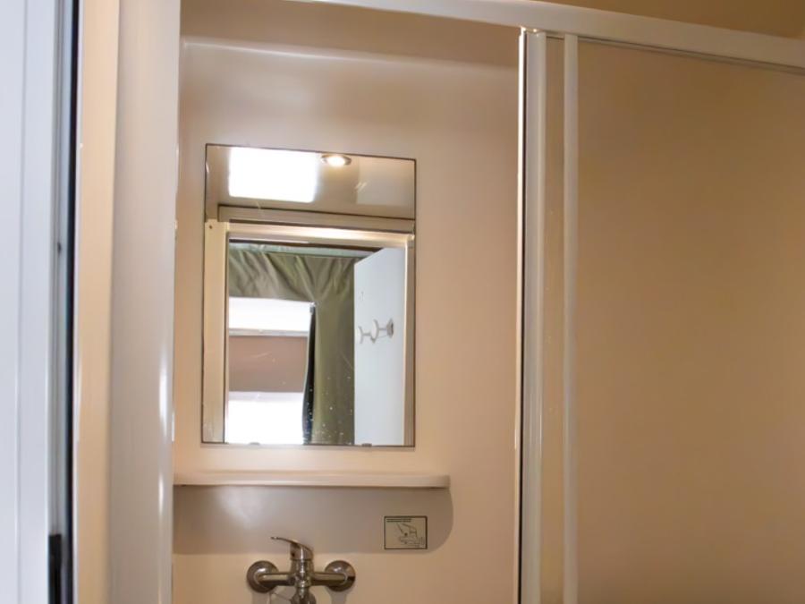 Bungalow toilé 4 personnes - Insolite Essentiel 2 chambres, cuisine et Salle de douche 10