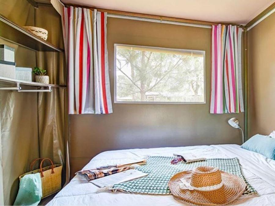 Bungalow toilé 4 personnes - Insolite Essentiel 2 chambres, cuisine et Salle de douche 2