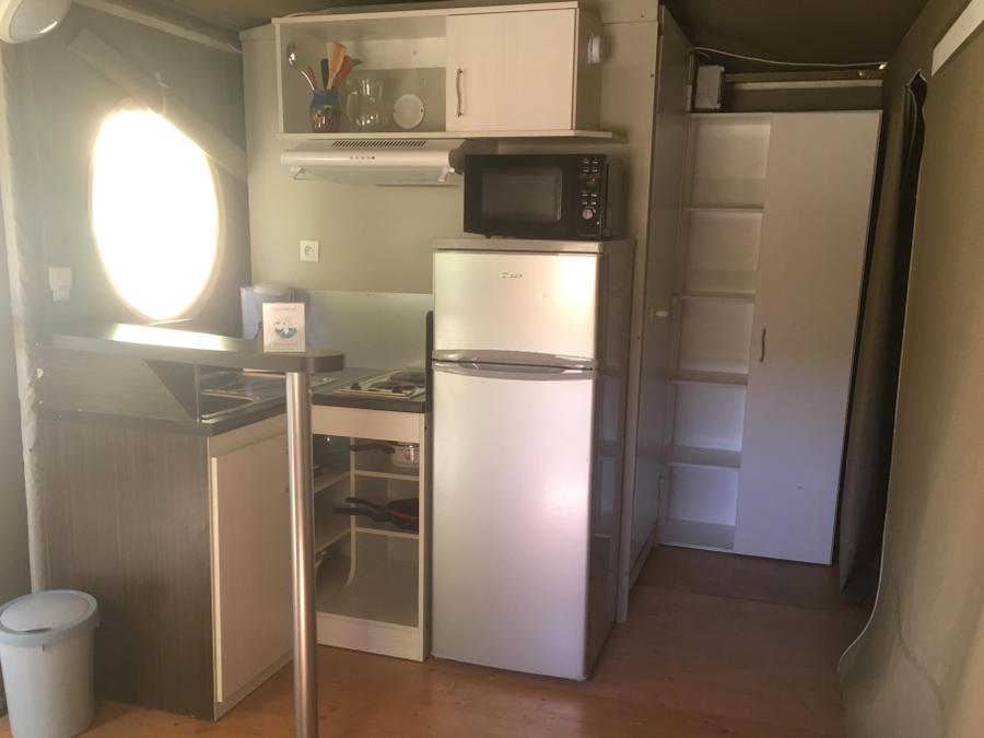 Bungalow toilé 4 personnes - Insolite Essentiel 2 chambres, cuisine et Salle de douche 8