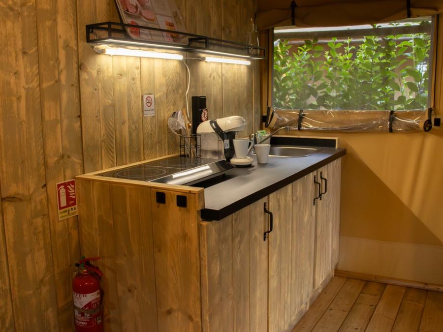 Tente en toile et en bois 4 personnes - Insolite Confort (2 chambres,WC/SDB) 13