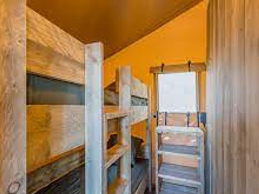 Tente en toile et en bois 4 personnes - Insolite Confort (2 chambres,WC/SDB) 4